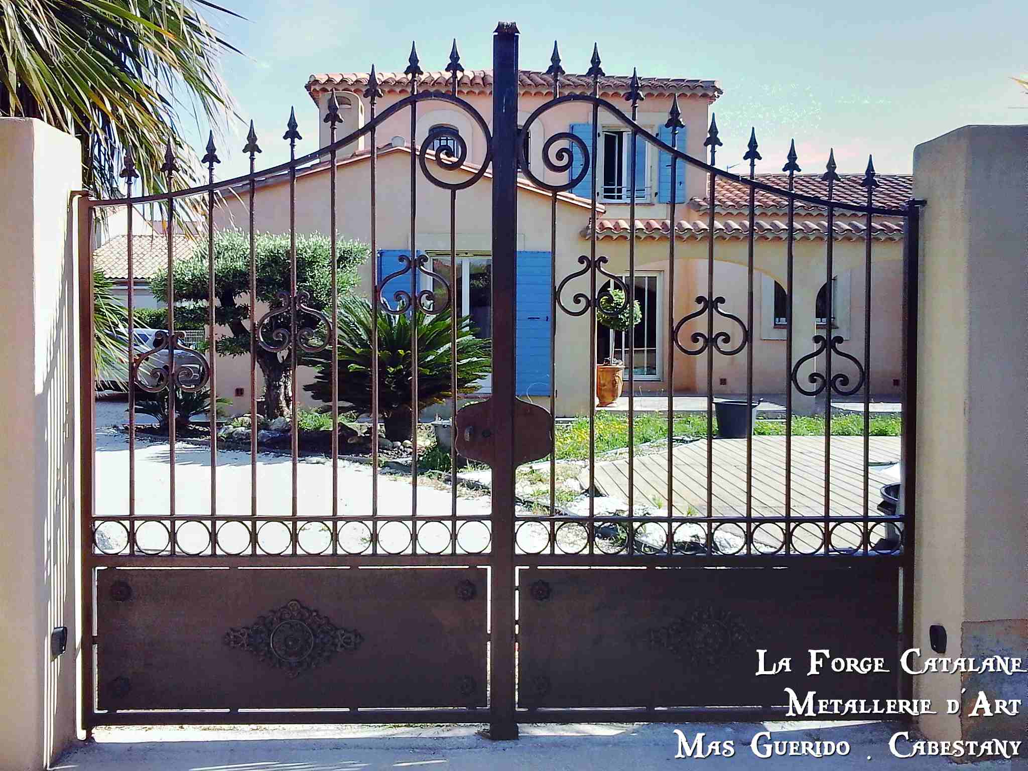 portillon portail chapeau gendarme lance fer forge catalane2.jpg